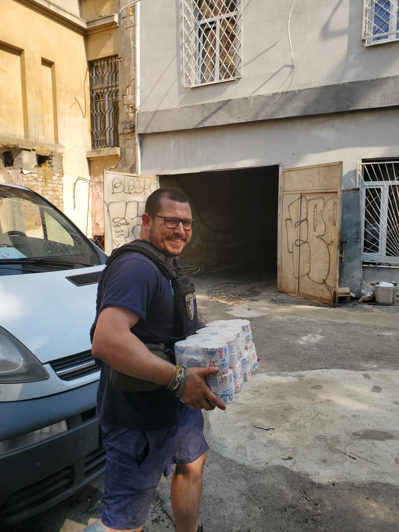 320 water filters to Nikapol