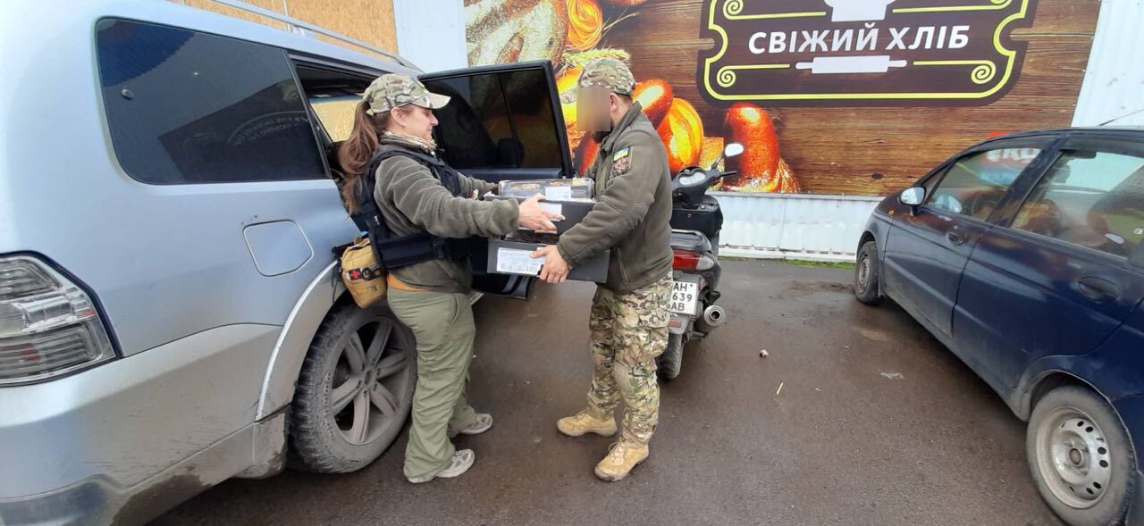 7 boxes of muffins, 2 flats of cookies to Konstantynivka, Donetsk region